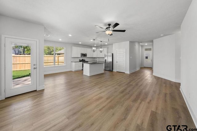 7015 Cottage Square, Tyler, TX 75703