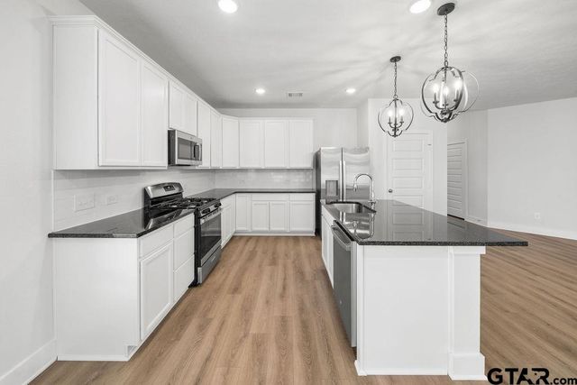 7015 Cottage Square, Tyler, TX 75703