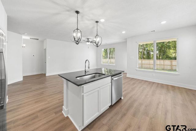 7015 Cottage Square, Tyler, TX 75703