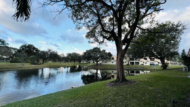 4205 Oak Terrace Drive 4205, Greenacres, FL 33463