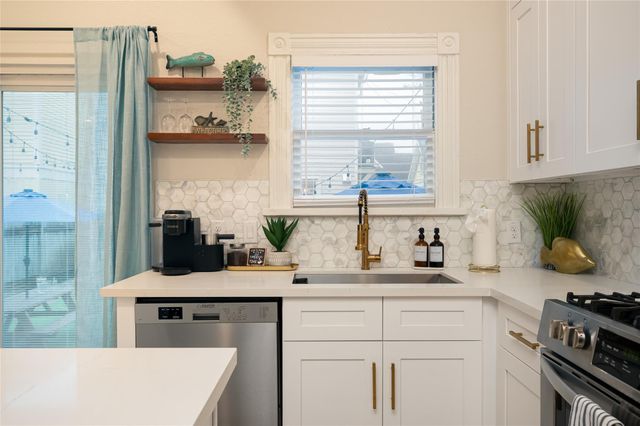 1021 Sealy Street, Galveston, TX 77550