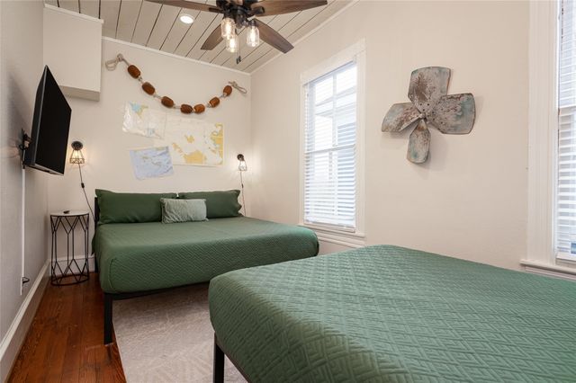 1021 Sealy Street, Galveston, TX 77550