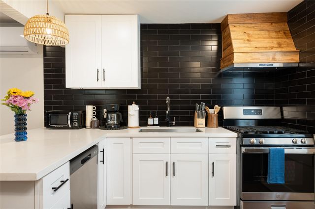 1021 Sealy Street, Galveston, TX 77550