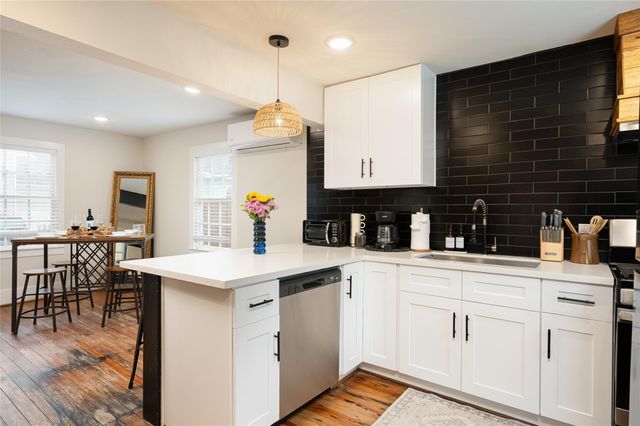 1021 Sealy Street, Galveston, TX 77550