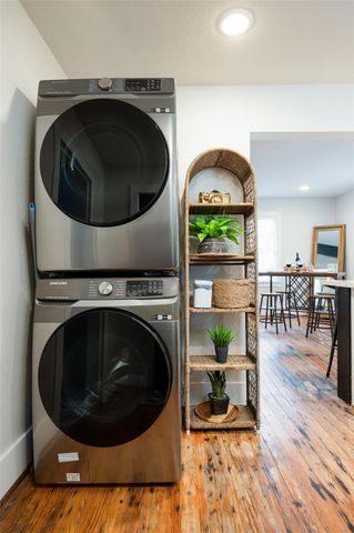 1021 Sealy Street, Galveston, TX 77550