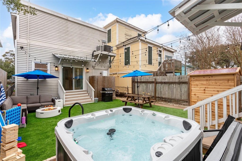 1021 Sealy Street, Galveston, TX 77550