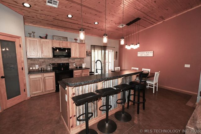 449272 E 982 Road, Vian, OK 74962