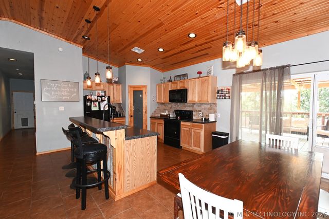 449272 E 982 Road, Vian, OK 74962