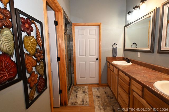 449272 E 982 Road, Vian, OK 74962