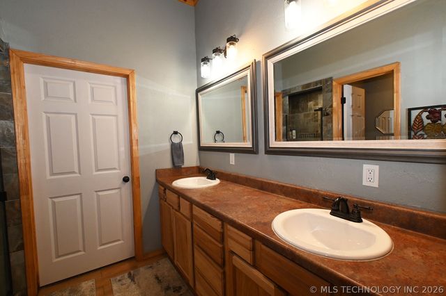 449272 E 982 Road, Vian, OK 74962