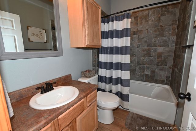 449272 E 982 Road, Vian, OK 74962