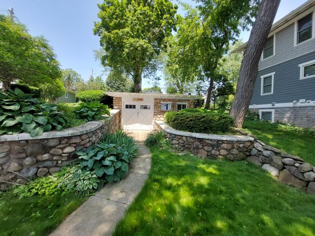 23675 N Shore Drive, Edwardsburg, MI 49112