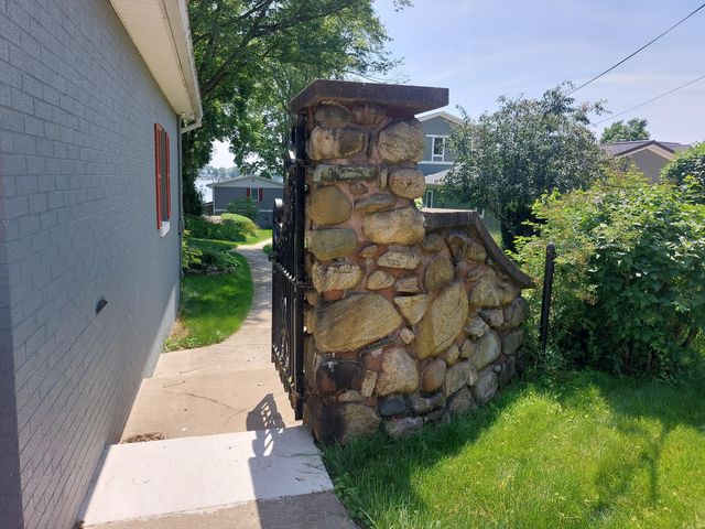 23675 N Shore Drive, Edwardsburg, MI 49112