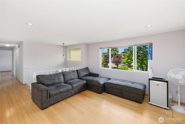 31229 10th Avenue S, Federal Way, WA 98003
