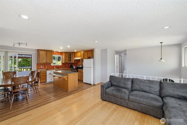 31229 10th Avenue S, Federal Way, WA 98003