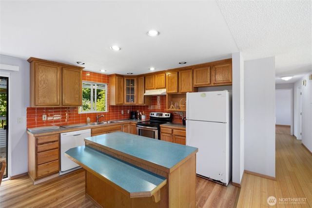 31229 10th Avenue S, Federal Way, WA 98003