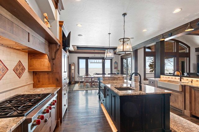 5229 EDGEWATER BEACH ROAD, Green Bay, WI 54311