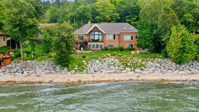 5229 EDGEWATER BEACH ROAD, Green Bay, WI 54311