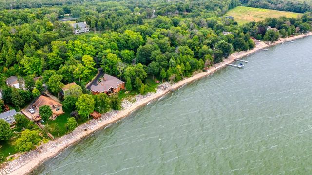 5229 EDGEWATER BEACH ROAD, Green Bay, WI 54311