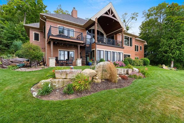 5229 EDGEWATER BEACH ROAD, Green Bay, WI 54311