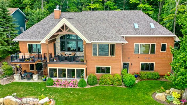 5229 EDGEWATER BEACH ROAD, Green Bay, WI 54311