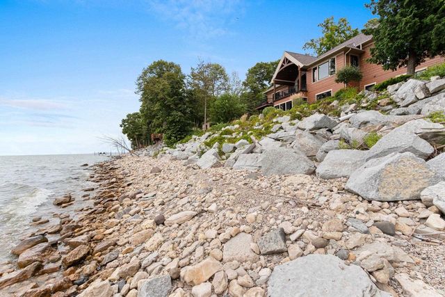 5229 EDGEWATER BEACH ROAD, Green Bay, WI 54311