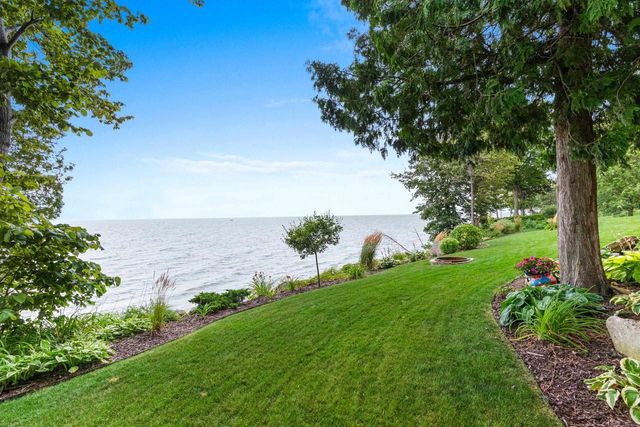 5229 EDGEWATER BEACH ROAD, Green Bay, WI 54311