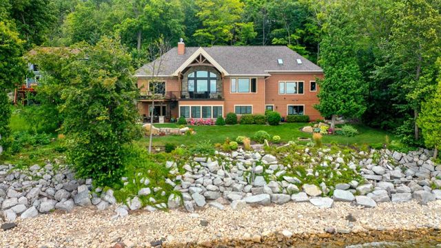 5229 EDGEWATER BEACH ROAD, Green Bay, WI 54311