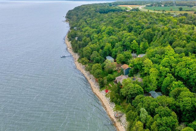 5229 EDGEWATER BEACH ROAD, Green Bay, WI 54311