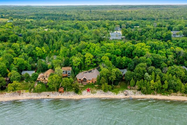 5229 EDGEWATER BEACH ROAD, Green Bay, WI 54311