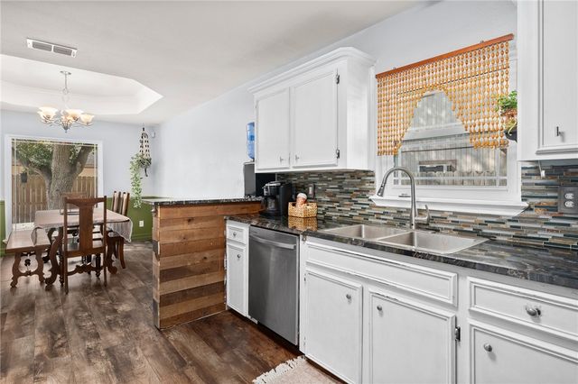 6934 Dundee Dr, Corpus Christi, TX 78413