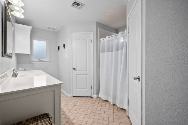 6934 Dundee Dr, Corpus Christi, TX 78413