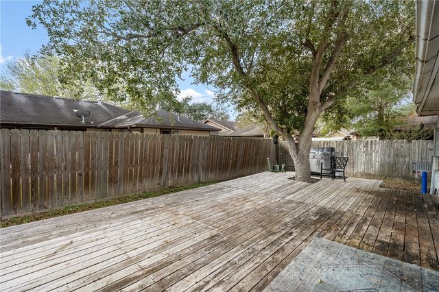 6934 Dundee Dr, Corpus Christi, TX 78413