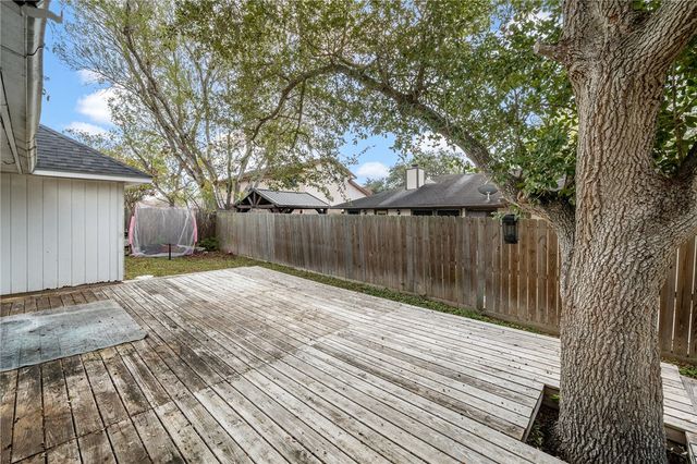 6934 Dundee Dr, Corpus Christi, TX 78413