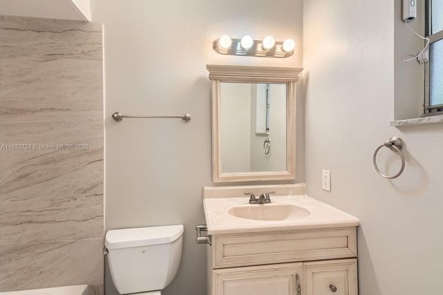 11035 NW 27th St, Sunrise, FL 33322
