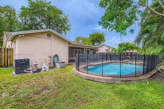 11035 NW 27th St, Sunrise, FL 33322