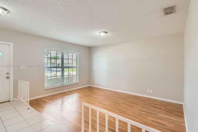 11035 NW 27th St, Sunrise, FL 33322