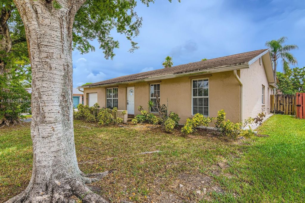 11035 NW 27th St, Sunrise, FL 33322