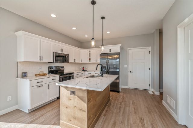 2436 Roycroft Alley, Marion, IA 52302