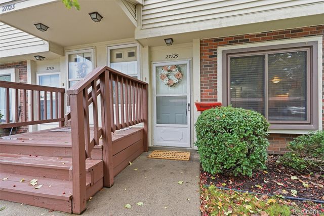 27729 Harrison Woods Lane, Harrison Charter Township, MI 48045