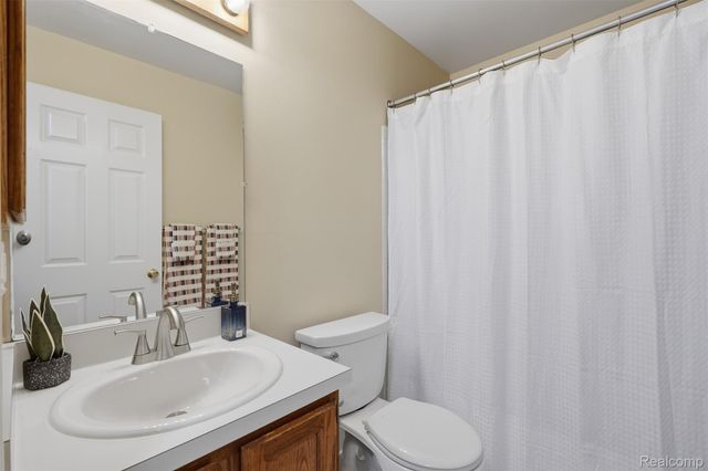 27729 Harrison Woods Lane, Harrison Charter Township, MI 48045