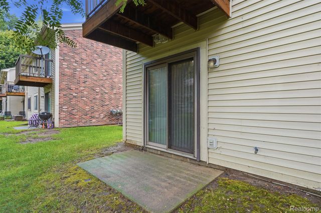 27729 Harrison Woods Lane, Harrison Charter Township, MI 48045