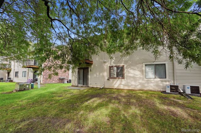 27729 Harrison Woods Lane, Harrison Charter Township, MI 48045