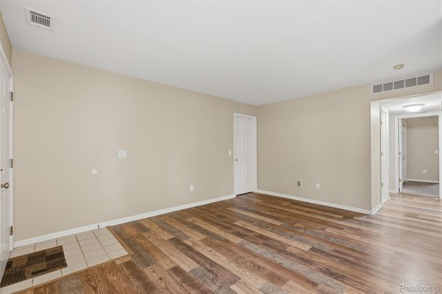 27729 Harrison Woods Lane, Harrison Charter Township, MI 48045