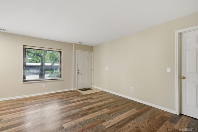 27729 Harrison Woods Lane, Harrison Charter Township, MI 48045