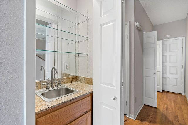 3122 Camelot Drive 33, Bryan, TX 77802
