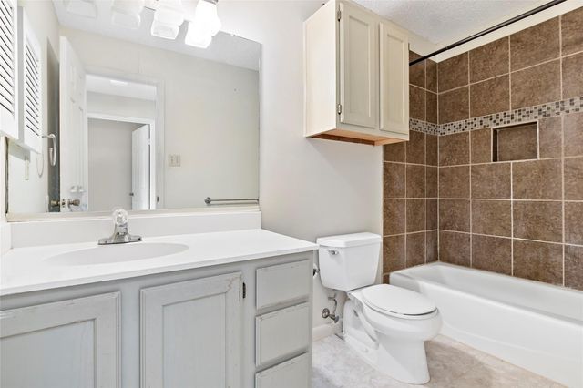 3122 Camelot Drive 33, Bryan, TX 77802