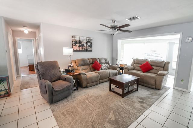 1009 SE 15th Street, Deerfield Beach, FL 33441