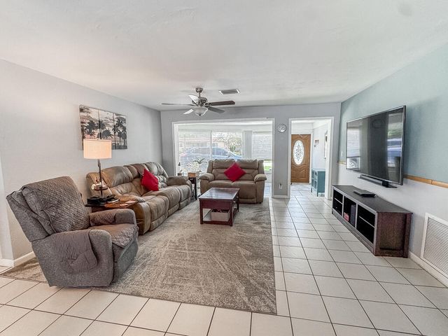 1009 SE 15th Street, Deerfield Beach, FL 33441