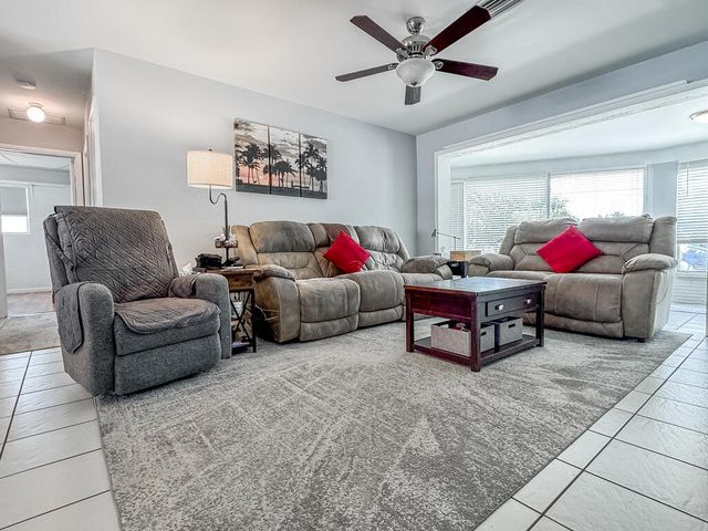 1009 SE 15th Street, Deerfield Beach, FL 33441
